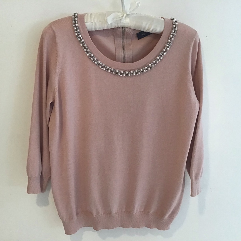 💥💥Lyn pink scoop-neck sweater with faux pearl embellished neckline. Size W med